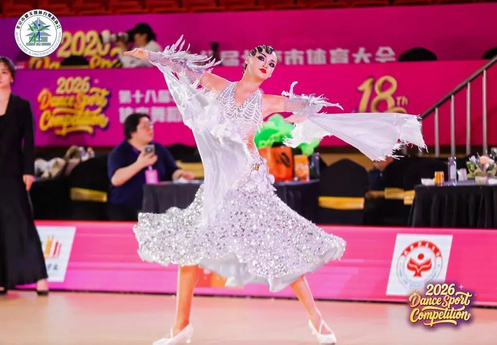 “这些拉丁舞裁判，已经在我的朋友圈跳了好几天了……”