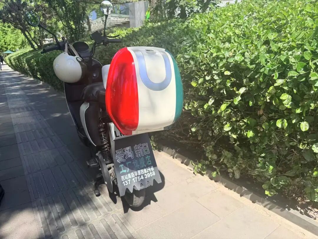 电动车头盔没地儿放？北京交警：符合条件可加装尾箱