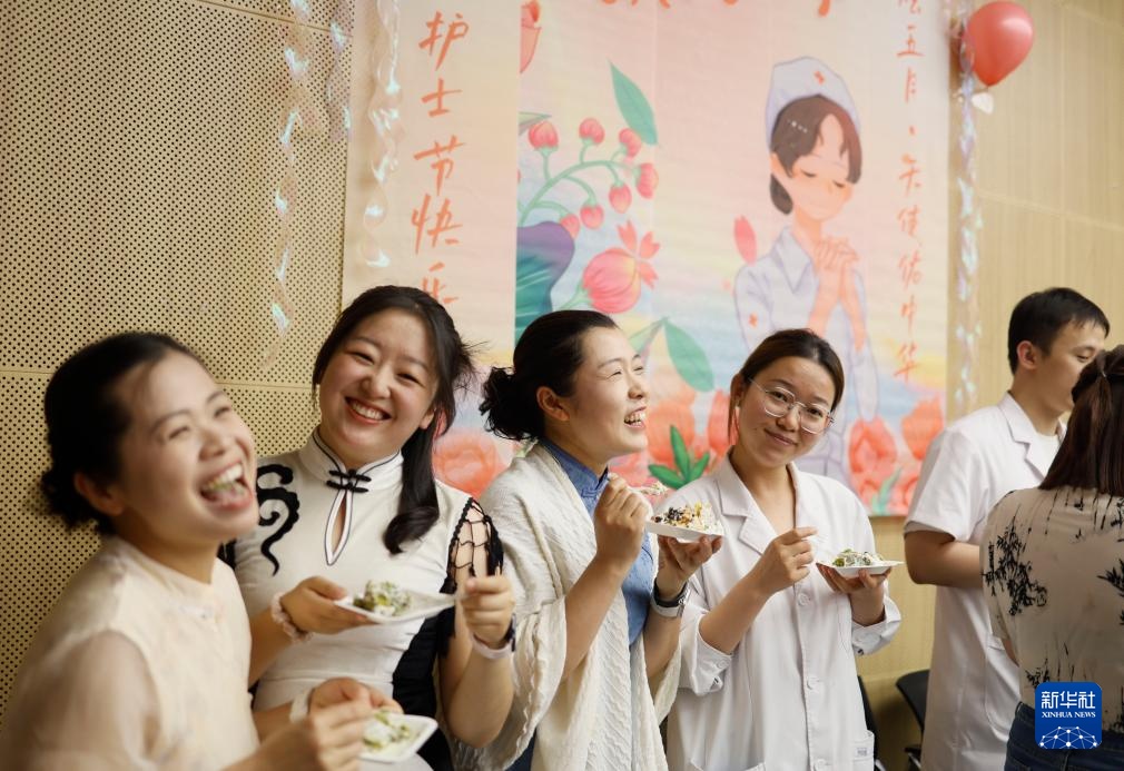 迎接国际护士节 致敬白衣天使