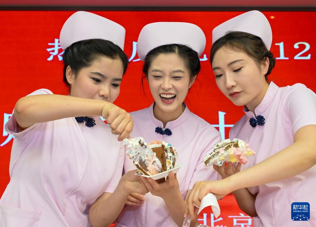 迎接国际护士节 致敬白衣天使