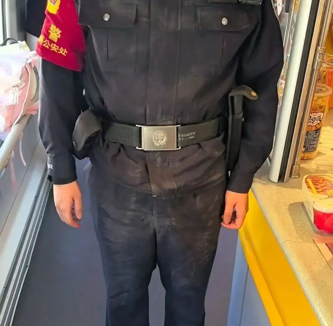 惊险！幼童跌落站台，太原铁路乘警极速救援！