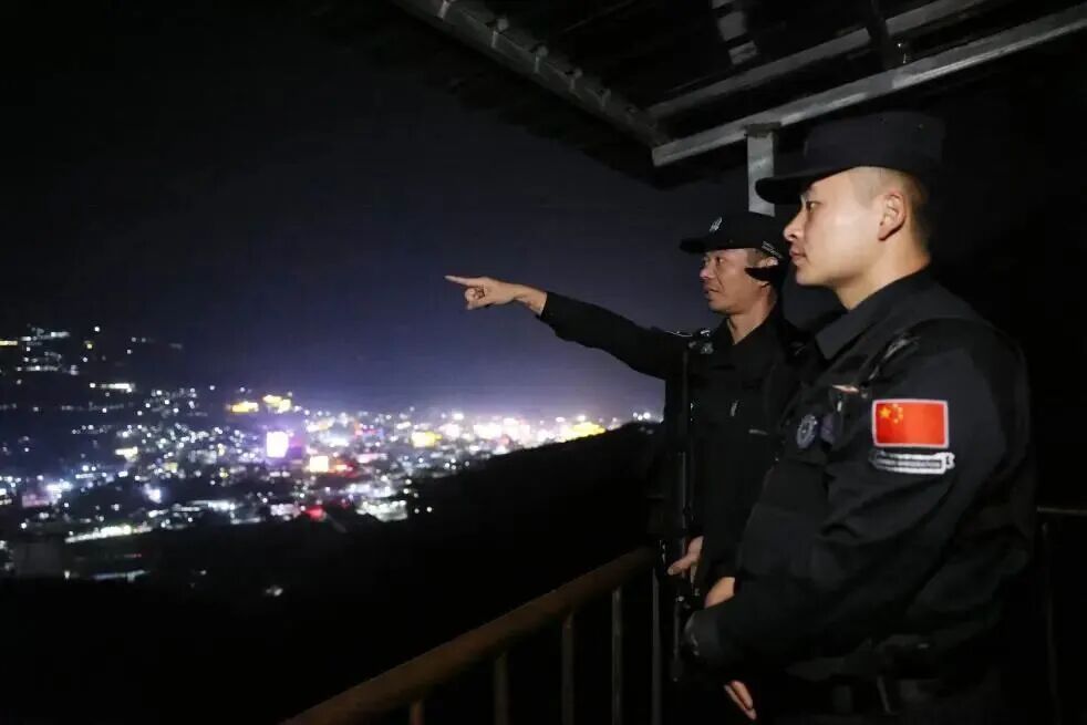 “妈，我挺好的”——把勋章藏了23年，云南戍边民警甘强终于瞒不住了