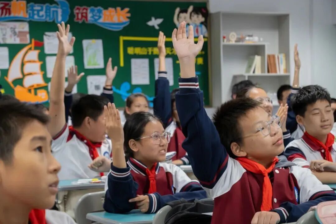 少年慧眼识“毒”，民警：上学校表扬你！