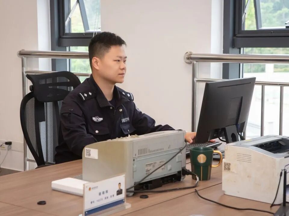 一场特殊的“科普课”小学生救助国家保护动物获民警点赞