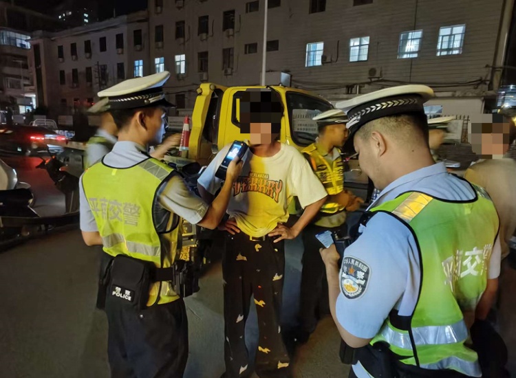 还没捂热就“飞了”！广西19岁小伙驾驶证刚到手2个月，被扣31分、罚1750元......