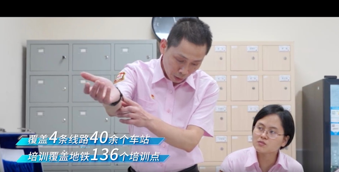 上海地铁车厢内，男子突然倒地、呼吸全无！被送至华山医院！上海竟有“保命联盟”
