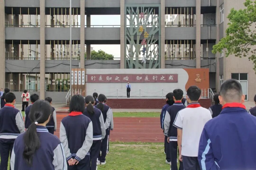 少年慧眼识“毒”，民警：上学校表扬你！