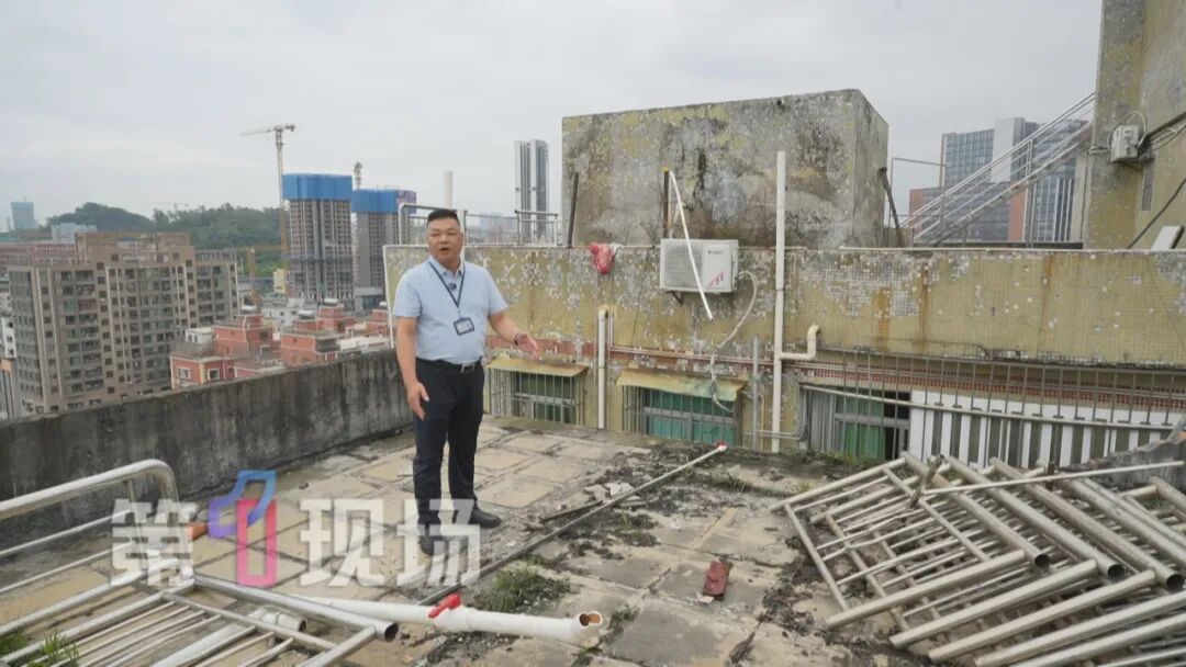 居民楼传出巨响！深夜大水箱突然从楼顶掉下…所幸无人员伤亡！