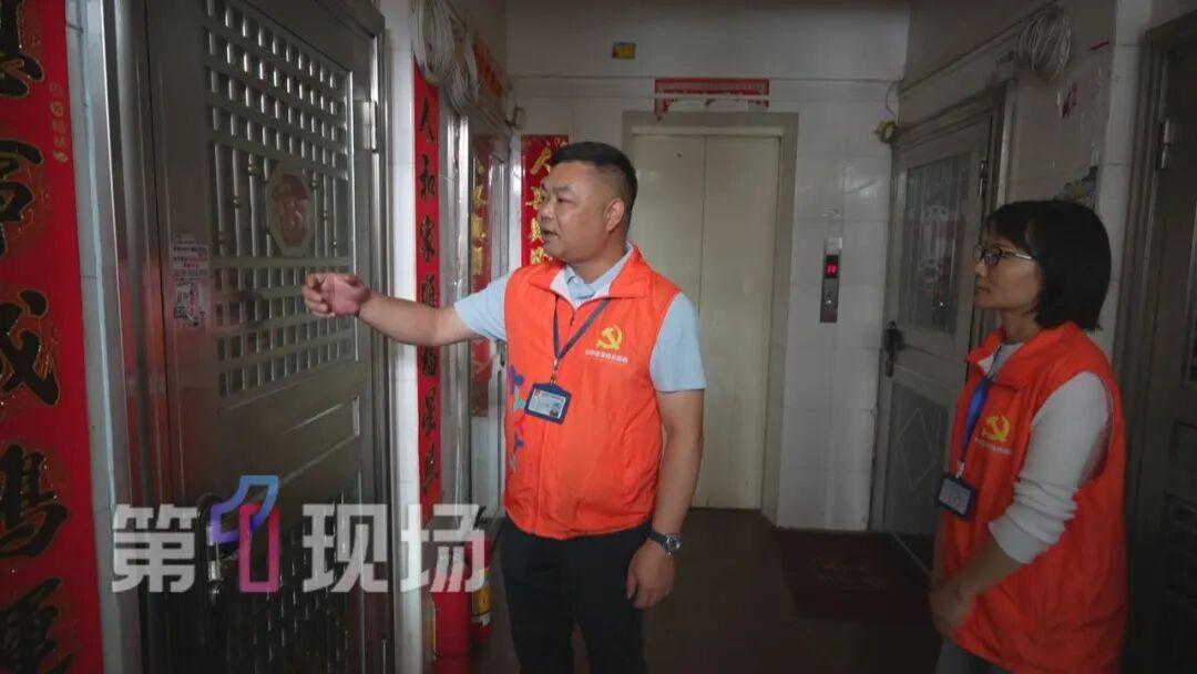 居民楼传出巨响！深夜大水箱突然从楼顶掉下…所幸无人员伤亡！