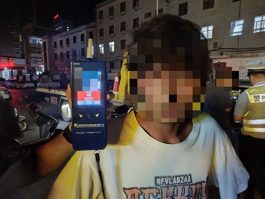 还没捂热就“飞了”！广西19岁小伙驾驶证刚到手2个月，被扣31分、罚1750元......