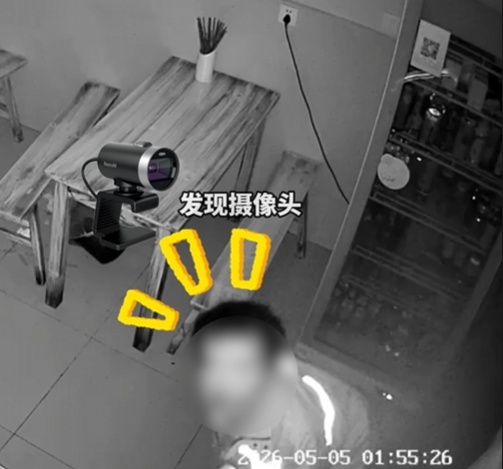 很勇？男子与监控对视仍要“搏一把”...民警：那让他“火一把”