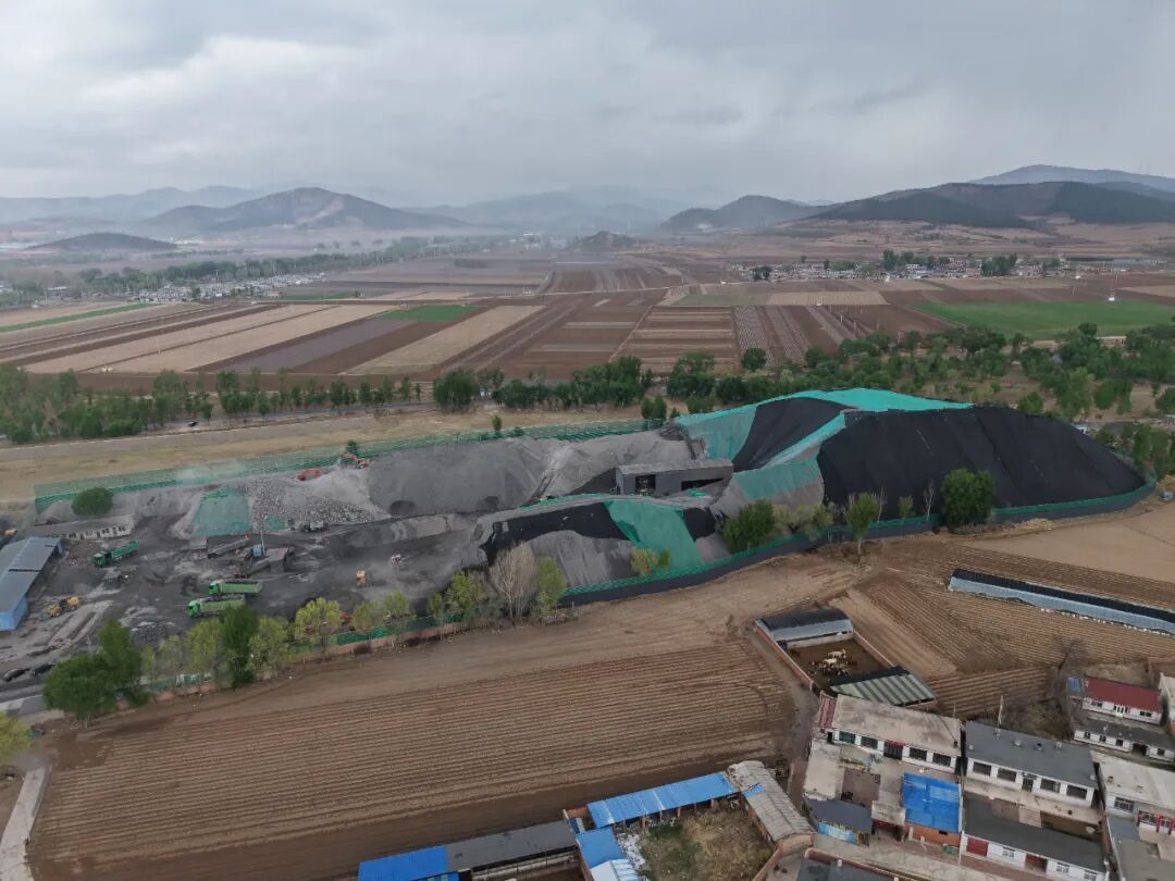 水源保护区附近，20万吨钢渣随意堆？人民日报记者暗访调查