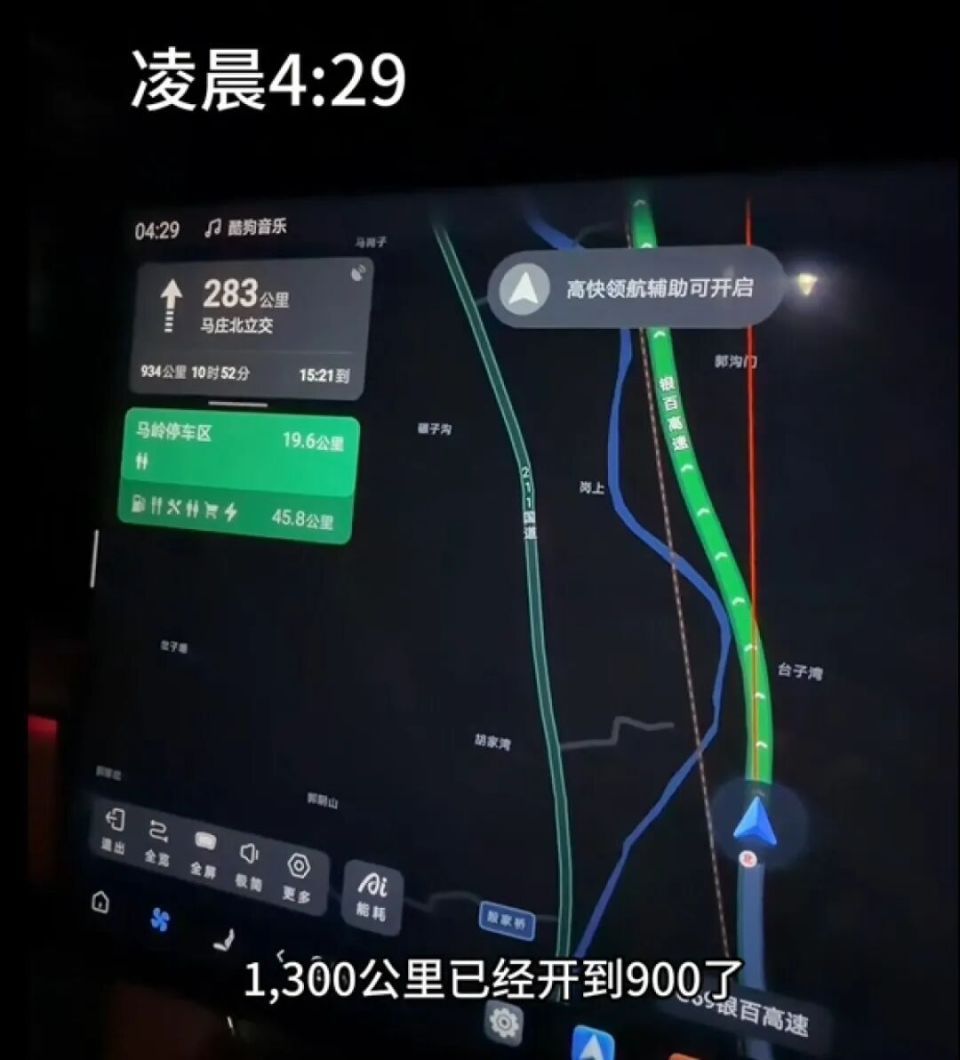 女大学生深夜得知母亲去世,同校70万粉丝河南博主千里送其奔丧 女大学生深夜得知母亲去世,同校70万粉丝河南博主千里送其奔丧