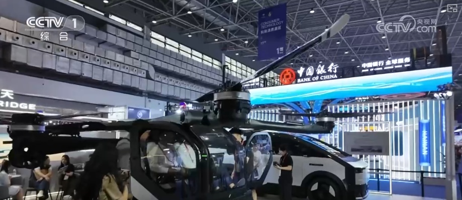 叠手机、智能眼镜、潮玩……中国品牌何以“多点开花”火遍海内外？