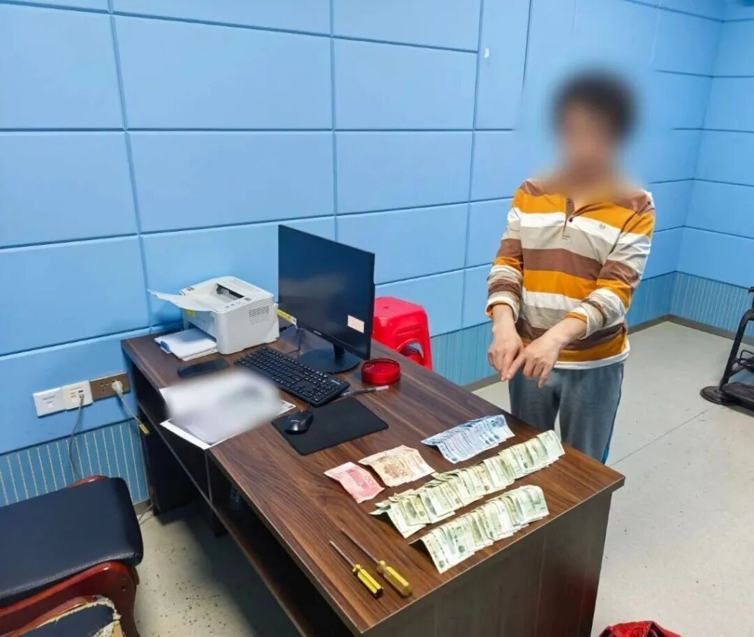 很勇？男子与监控对视仍要“搏一把”...民警：那让他“火一把”