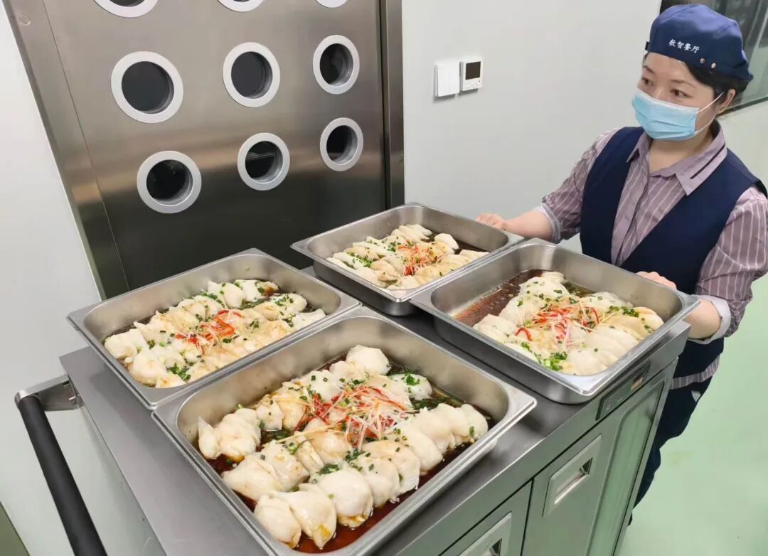 北京这家机器人食堂向所有市民开放！颠覆想象——