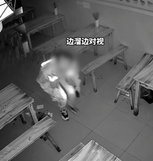 很勇？男子与监控对视仍要“搏一把”...民警：那让他“火一把”