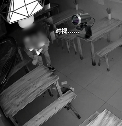 很勇？男子与监控对视仍要“搏一把”...民警：那让他“火一把”
