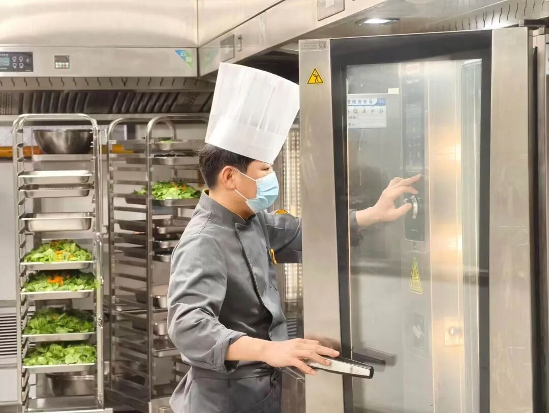 北京这家机器人食堂向所有市民开放！颠覆想象——