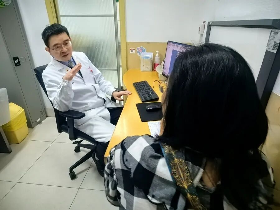 老人胖点反而好？上海华山医院专家：不同年龄标准不同，腰围超过这个数，危害性更大