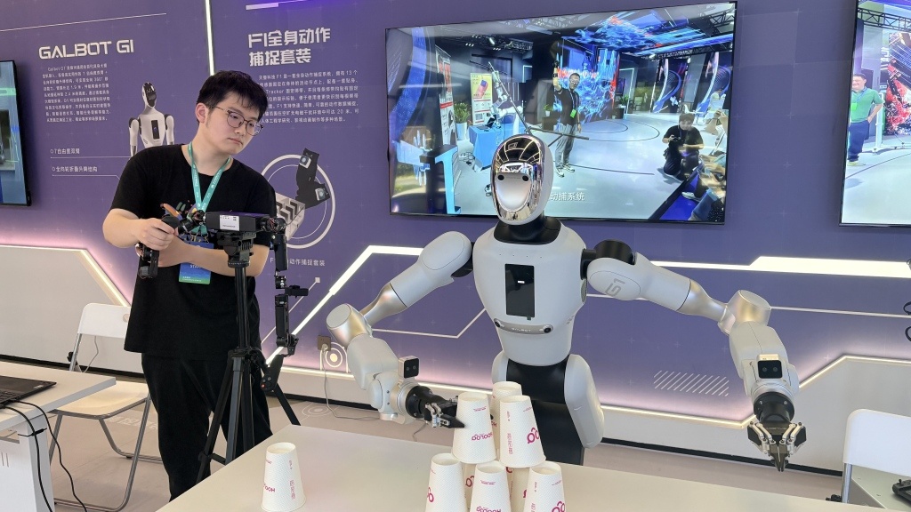 全国首支机器人交警中队亮相背后：杭州的机器人是如何进化的