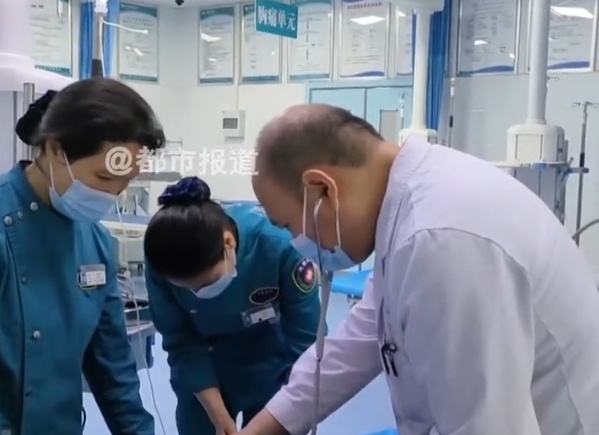 河南55岁大妈跟邻居吵架后越想越气，脑干出血不幸去世，医生提醒→