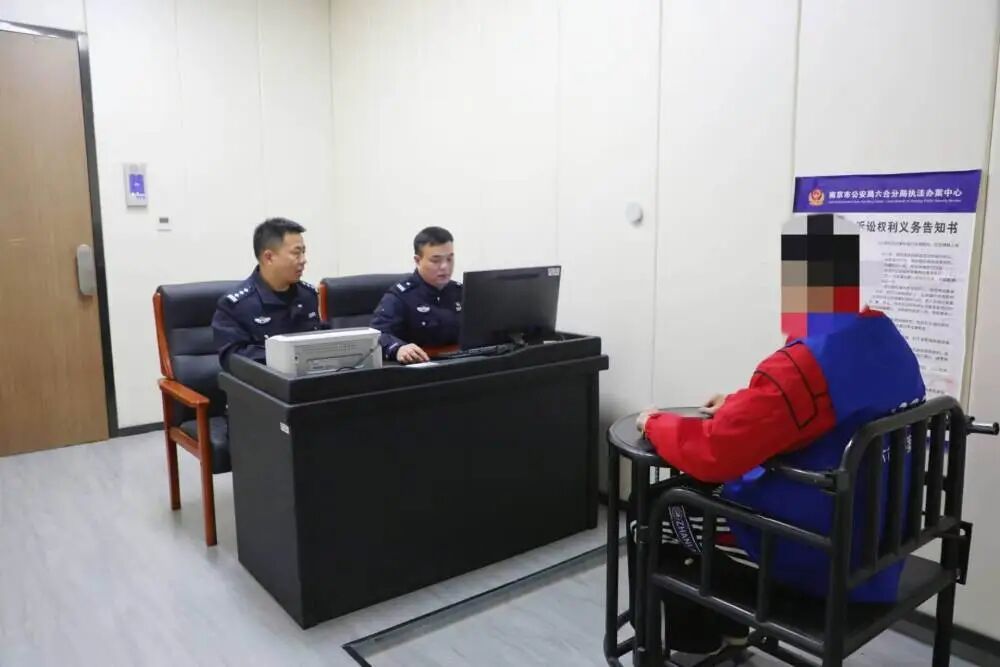 “聊”一次20元到手?警方揭开电诈引流灰色产业链条面纱 “聊”一次20元到手?警方揭开电诈引流灰色产业链条面纱