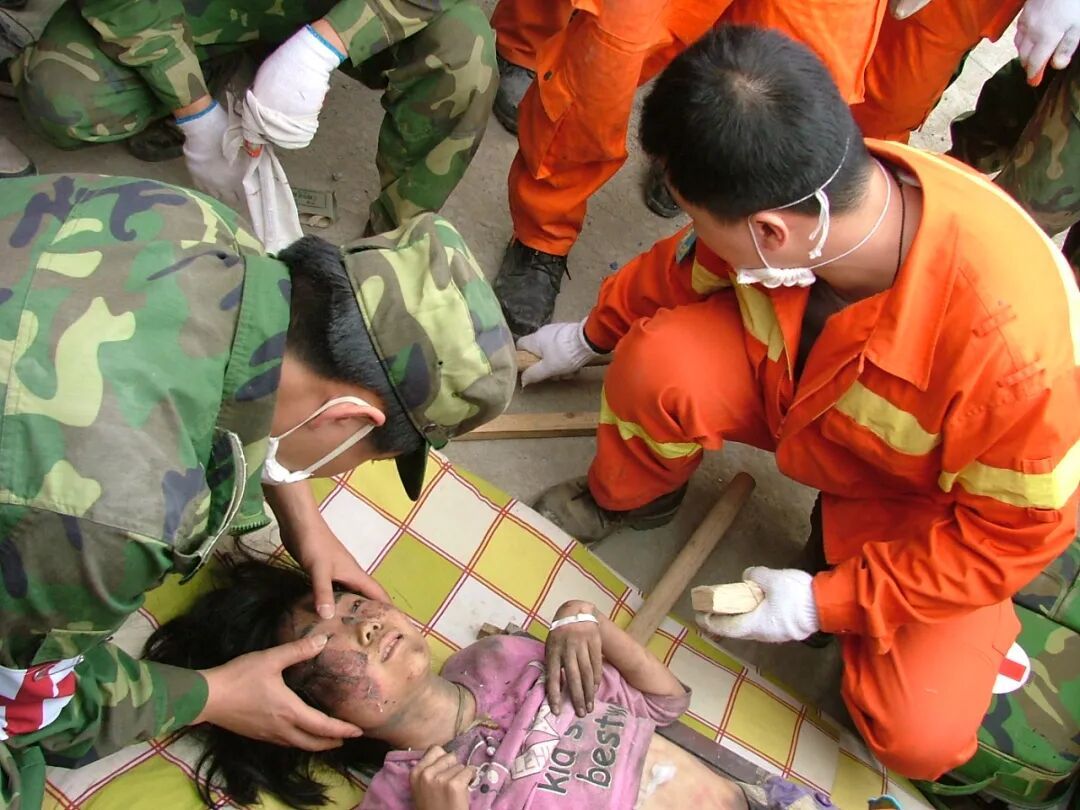 汶川大地震中被埋72小时的女孩,如今怎么样了? 汶川大地震中被埋72小时的女孩,如今怎么样了?