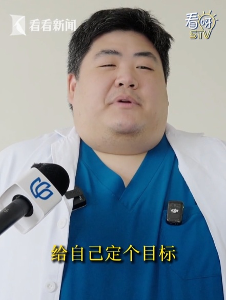 医院办减重营 来参加的是个300斤的胖大夫“叫患者注意饮食，患者看你自己这么胖！”