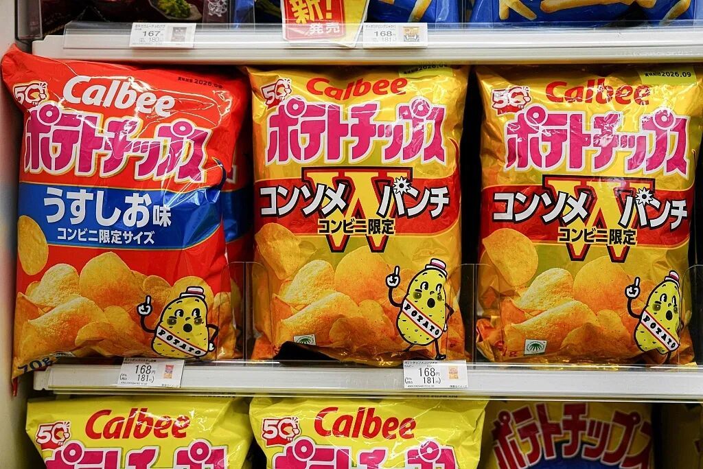 缺油少墨!日本食品包装“变黑白” 缺油少墨!日本食品包装“变黑白”