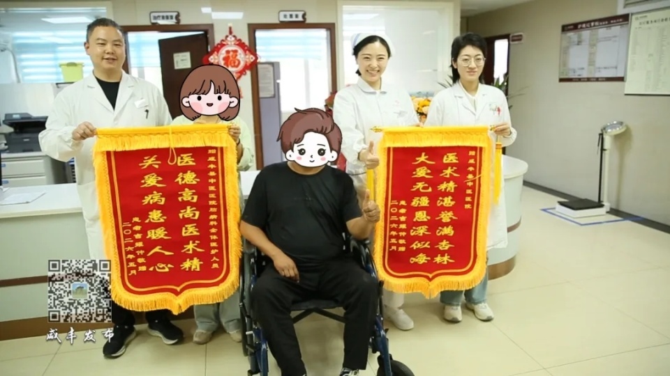 被咸丰人买光8000斤苹果的陕西大叔顺利出院 ,两地互免门票后已有游客互相串门 被咸丰人买光8000斤苹果的陕西大叔顺利出院 ,两地互免门票后已有游客互相串门