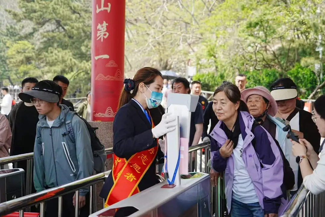 多家5A景区被点名通报！摆渡车为何成了景区“刺客”？