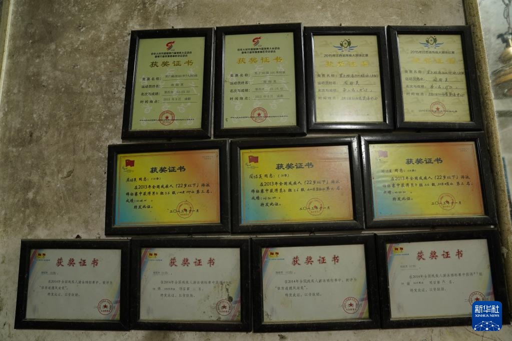 没有胳膊，一样打拼出精彩人生