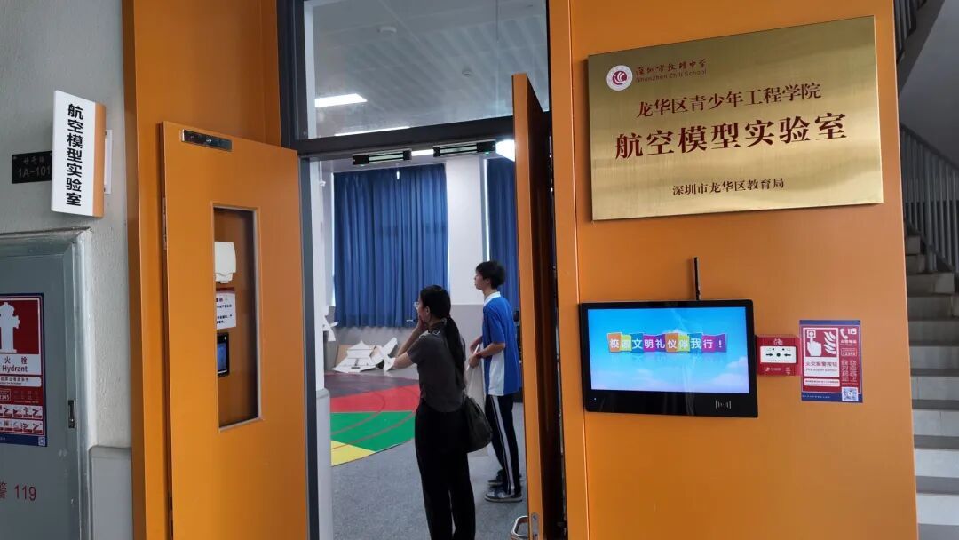 冲击吉尼斯纪录！深圳高中生造出6米巨翼遥控纸飞机