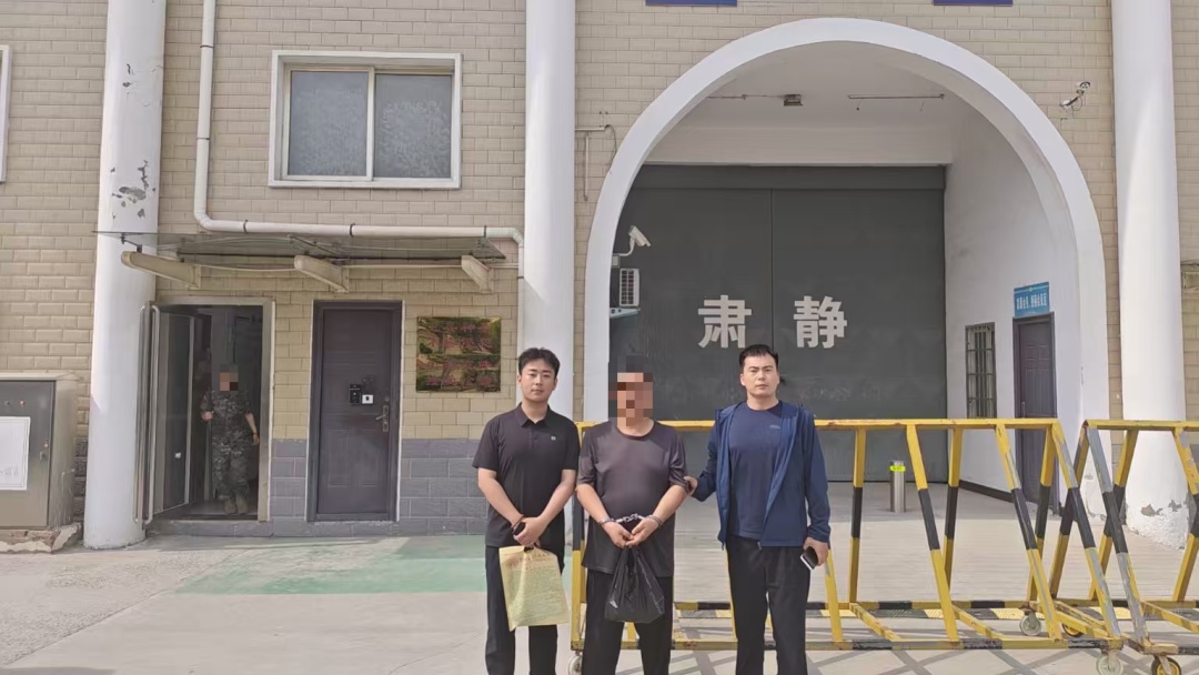 河南警方通报：一杯蜜雪冰城“出卖”嫌疑人