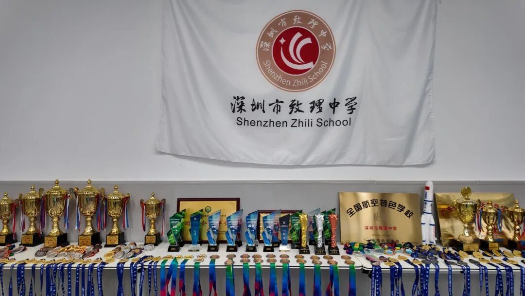冲击吉尼斯纪录！深圳高中生造出6米巨翼遥控纸飞机