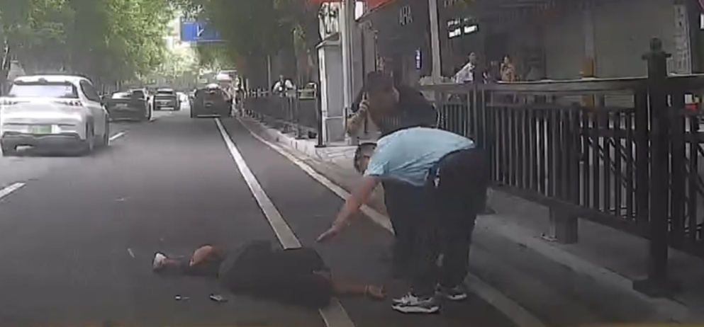 路遇男子受伤倒地，广州“的哥”挺身而出！