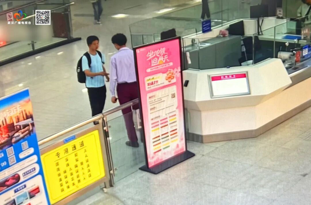 近期，武汉地铁内接连上演多起……