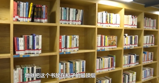 贵阳一公安局收到“神秘外卖”，打开竟是两个大西瓜，纸条上写着短短一句话......