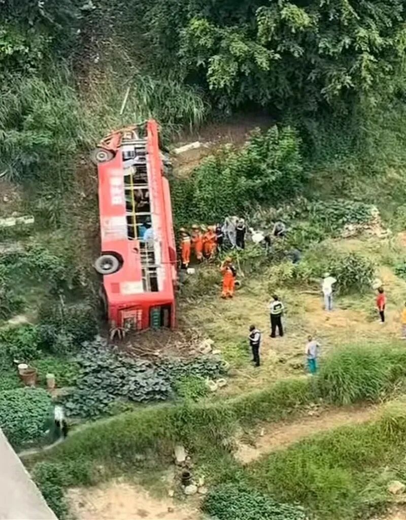 广西公交车坠翻，造成3名乘客死亡，5人受伤，排除驾驶人酒驾、毒驾肇事嫌疑