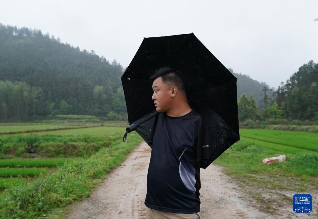 没有胳膊，一样打拼出精彩人生