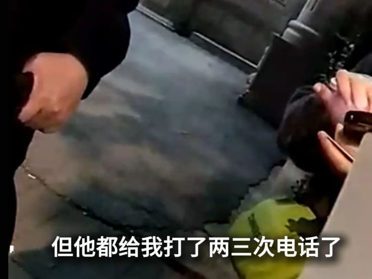 人在公安局门口，她却打110报警！