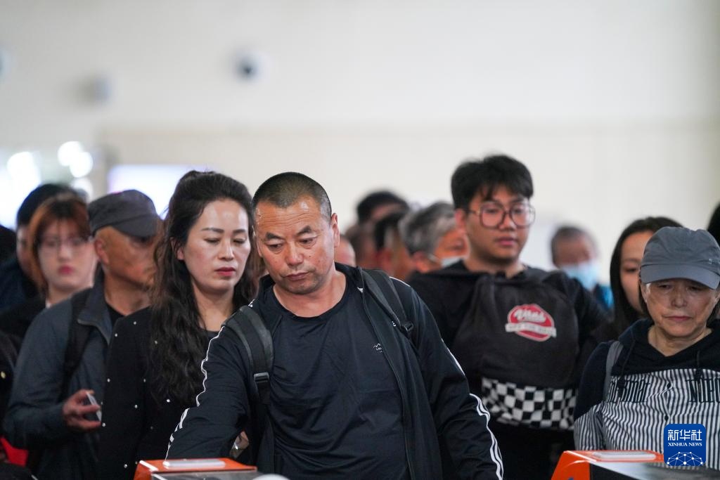 黑龙江：“插秧客”搭乘专列奔赴沃土逐农忙