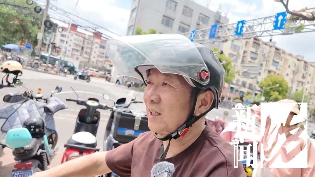 事发上海晚高峰!一火车突然抛锚路口……网友:现场堪比演唱会 事发上海晚高峰!一火车突然抛锚路口……网友:现场堪比演唱会