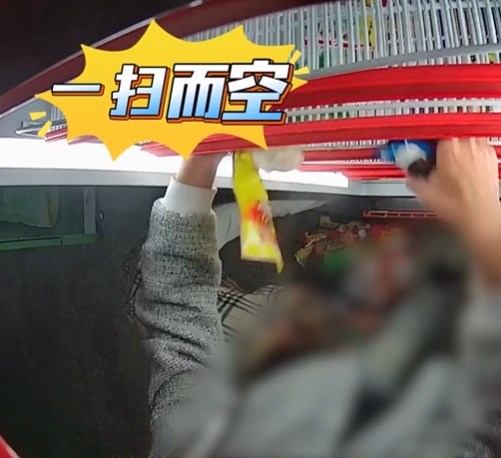 没有羊毛也要硬“薅”?4人组团“薅秃”自动售卖机被行拘! 没有羊毛也要硬“薅”?4人组团“薅秃”自动售卖机被行拘!