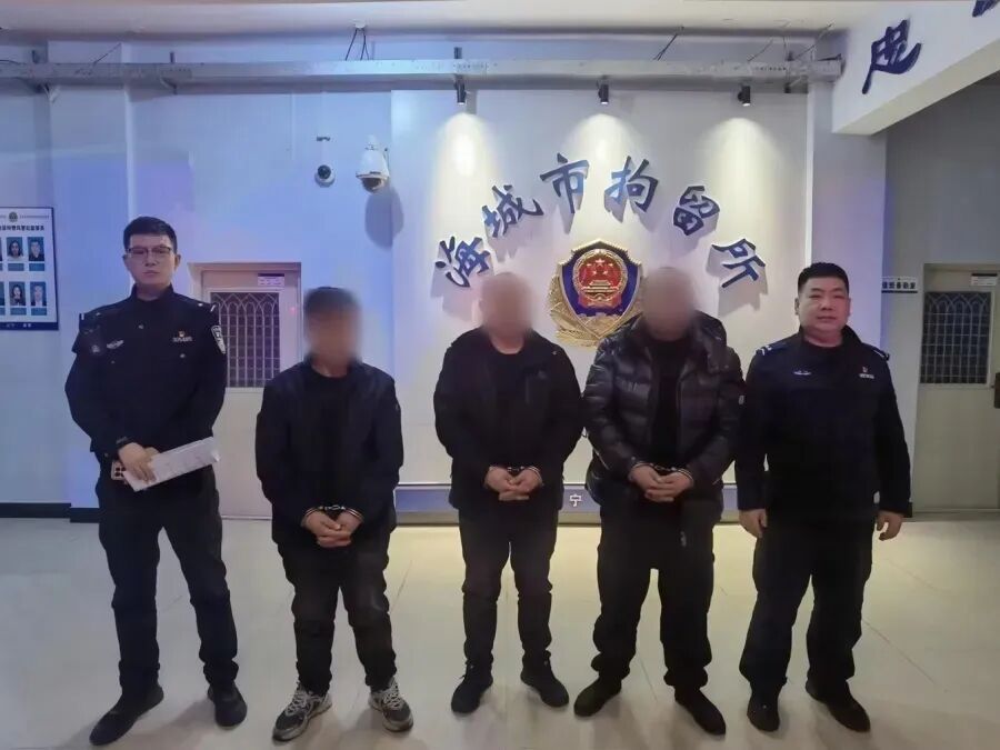 男子赌博输了2300元，怀疑有人“出老千”，要求民警“主持公道”