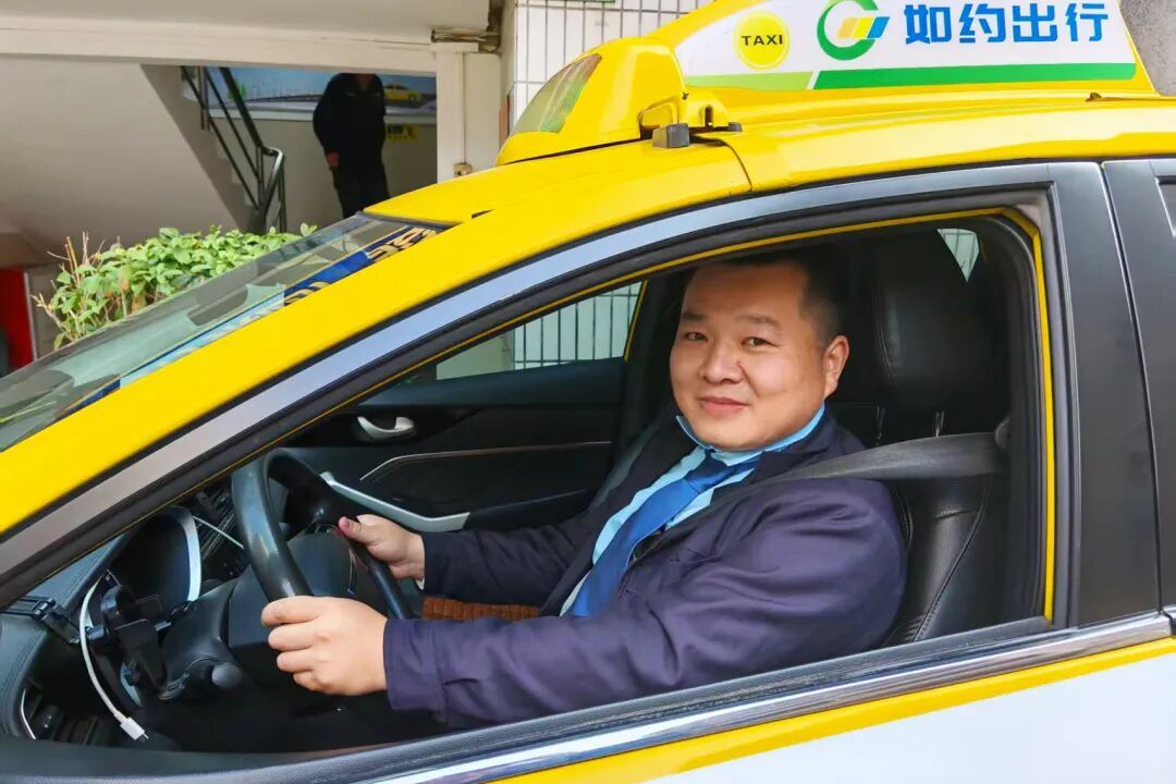 事发广州街头，男子车流中倒地昏迷，“的哥”一个举动避免悲剧发生
