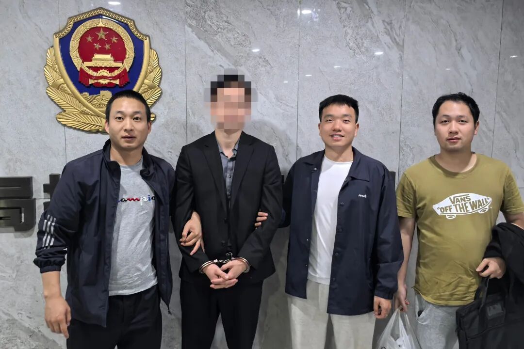 八旬老人到银行存钱,170万元全是练功券!骗子称等贷款办理成功后再取回 八旬老人到银行存钱,170万元全是练功券!骗子称等贷款办理成功后再取回