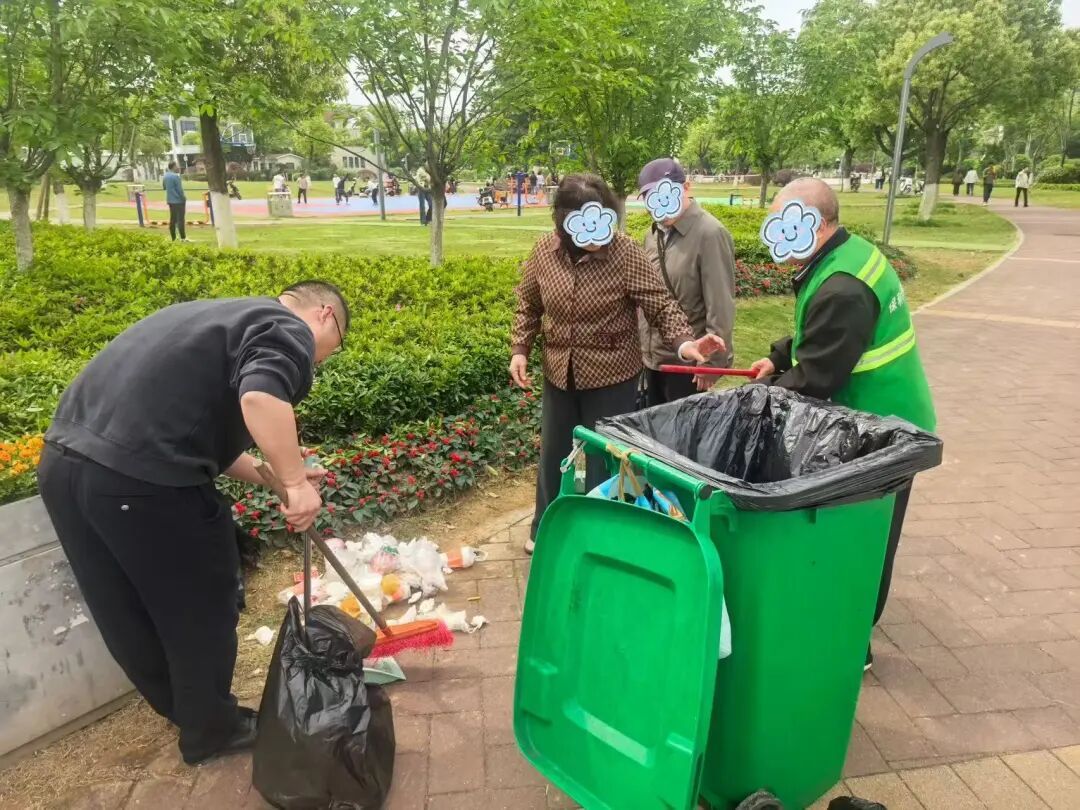 “找到了！”垃圾堆里传来好消息……