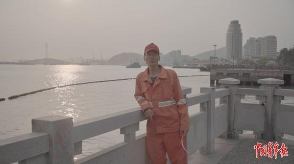 六旬环卫工11次跳海救人：自学心肺复苏 报酬分文不取